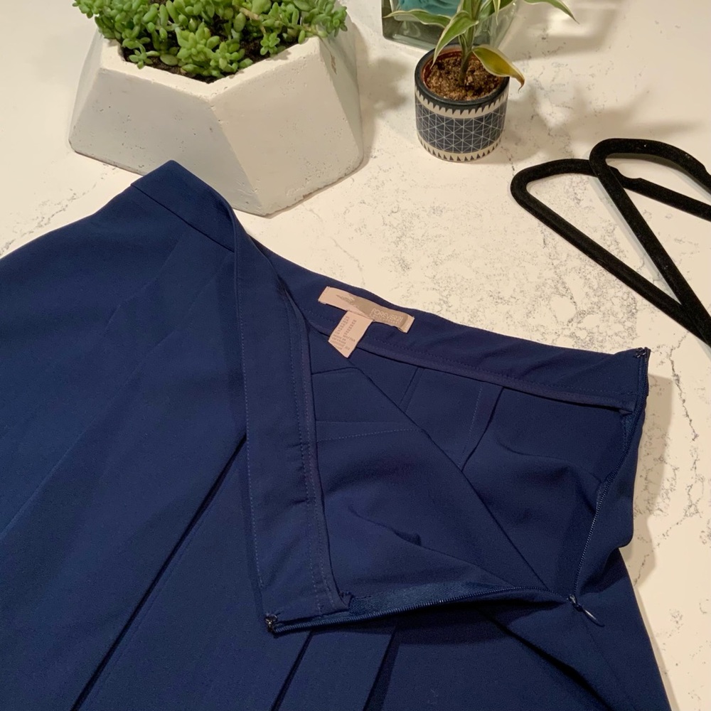 SOLD โ Forever 21 Contemporary Mini Skirt - Picture 4 of 5